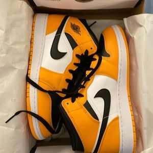 Jordan Mid 1 Taxi Yellow